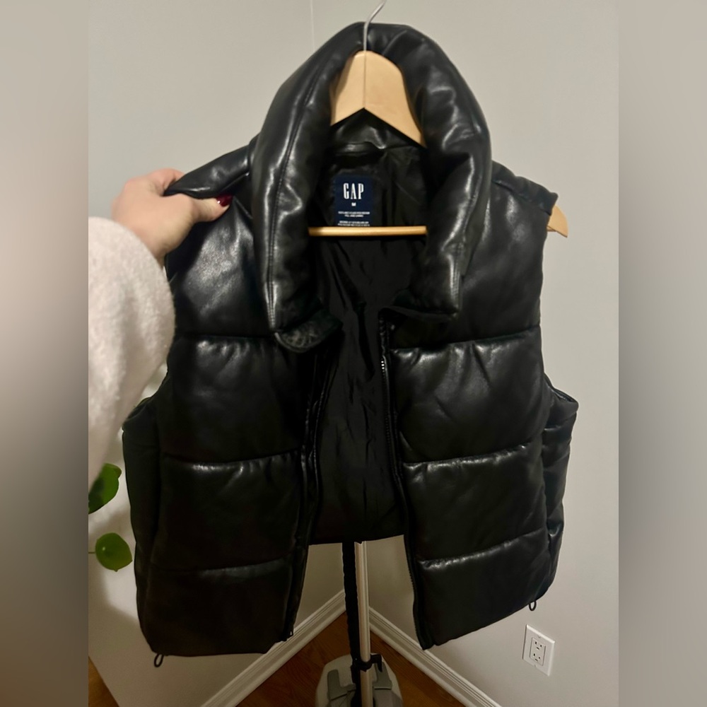 GAP Women's Sleek Black Quilted Vest
